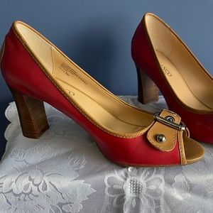 Franco Sarto open-toe sandals in dual colour, size 8